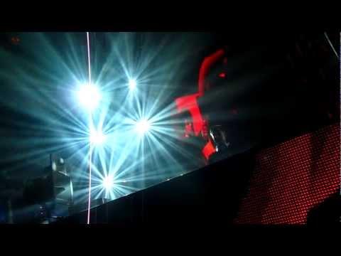 AvB plays "Leon Bolier vs. Samuel L. Jackson -- Vengeance Vengeance" @ Space, Ibiza (08-10-2011)