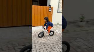 Download lagu Why are you riding a bike like that? mp3