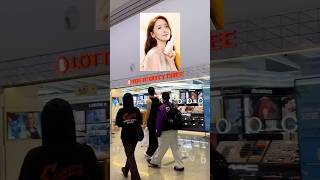 Download lagu Chaemin noticed and pointed to YoonA's Sulwhasoo ads at Lotte Duty Free in the airport mp3