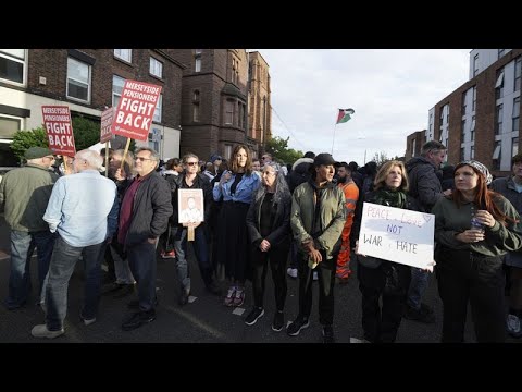Neue britische Regierung kämpft gegen migrationsfeindliche Stimmung an