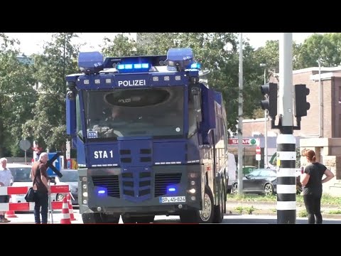 Pressluft Politie ME begeleid Duitse Waterwerper STA1 met spoed naar de A12 in Den Haag
