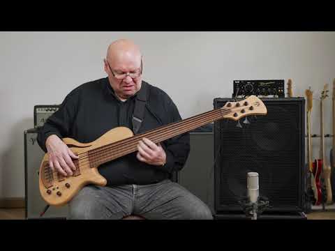 Frank Itt gives the forté D and NXT210 a whirl. Check "Bass The Worlds" full review, link below!