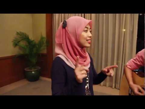 Tasha Manshahar - Cuba Teka (Busking) | Original #CloraStudio