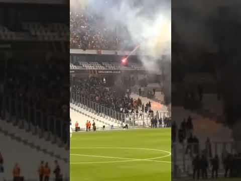 OM Marseille-Galatasaray ultrAslan-Avrupa tribün mesale savasi Les ultras de Galatasaray à Marseille