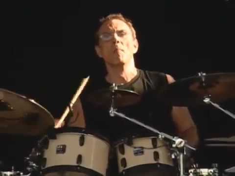 Vinnie Colaiuta drum solo on "Seventeens"
