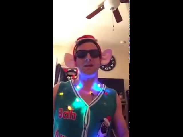 Vídeo relacionado con OFF THE RACK Unisex Led Light Up Ugly Christmas Jumper Sweater for Men & Women Suéter, Shake Off de Temporada, M para Hombre