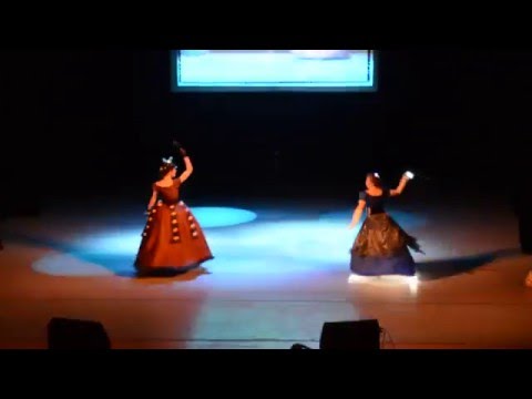 Cosplay TARDIS and Dalek