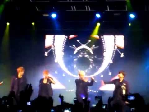 130209 - Teen Top live in Paris - Shake it! [fancam]