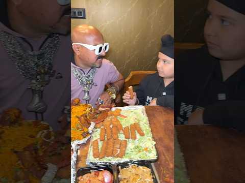 Ye kyaa bol ke gaya….😂👑❤️🍗 #chickenlegpiece #ulhaskamathe #foodsharing #indianfood #food #shorts