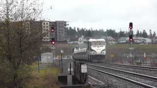 preview picture of video 'Amtrak Cascades Talgo train meet @ Tacoma Ruston Way.'