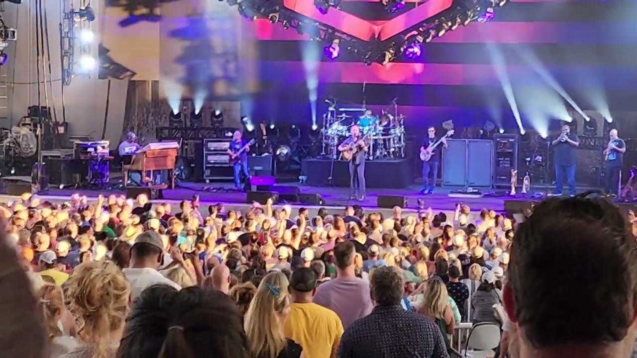 @DaveMatthewsBand  Dailys Place 6/7 Opening songs. #davematthewsband #dmb #concert