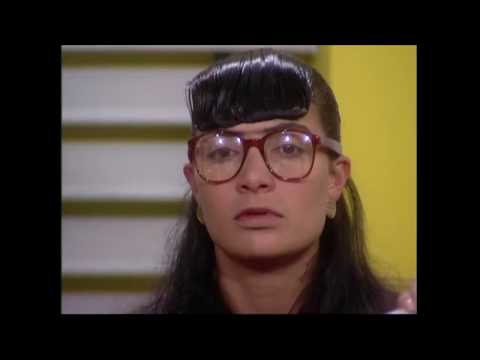 Betty hands in the real report | I am Betty, the Ugly One