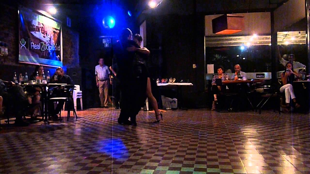 Jonathan Saavedra y Clarisa Aragon Tango: "Rie Payaso" Orq. Juan D'arienzo.MOV