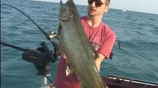 preview picture of video 'Lake Michigan fall salmon fishing with On The Reel, Racine 9/16/2012'