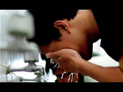 A është obligim thënia bismilah përpara abdesit, dhe si të veprojmë kur të jemi në banjo?