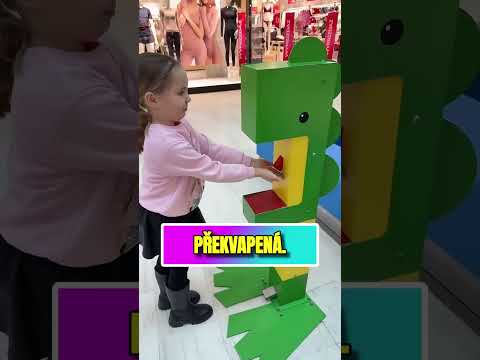 Tato dívka šla do nákupního centra! 🛍️👧