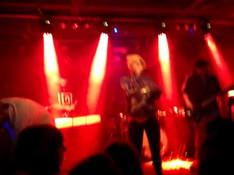 Antone feat. Lady Nina - Jestes Sam