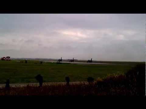 3 BAE Hawk T2's take off side by side