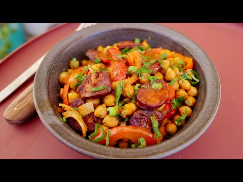 Chickpeas with chorizo and apple juice