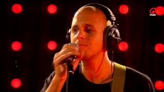 Milow - Howling At The Moon (live bij Q)