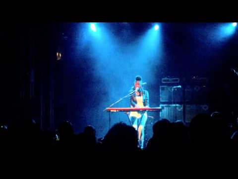 Billie Kawende - I Hate You So Much Right Now (Caught out there)