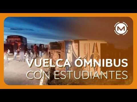 Ómnibus con estudiantes vuelca en Caaguazú