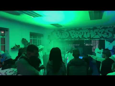 @TheeBelovedCPT PERFORMING THE BOY FROM ROCKLANDS AT BUDBROTHERS FOR THE FIRST TIME🇿🇦🔥🔥💨