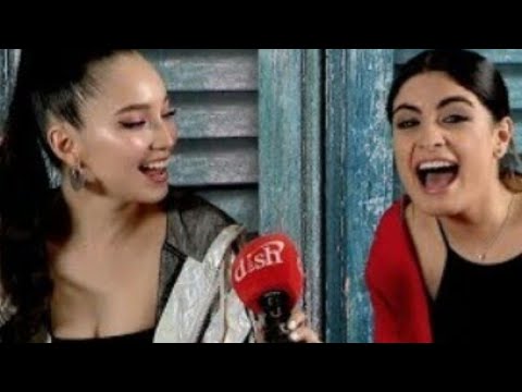 ANDREA DE ALBA Y JULIA ARGÜELLES EN UNA ENTREVISTA