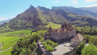 preview picture of video 'Un drone au Château de Gruyères - Gruyères Castle'