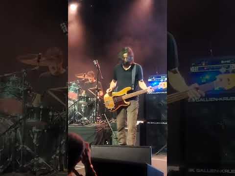 Keanu Reeves 🎸 키아누 리브스, 베이시스트로서의 진면모 사진