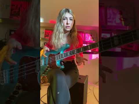 "Figure It Out" BASS TUTORIAL / BEGINNER BASS LESSON