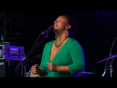 Indra Rios-Moore.  Blue Railroad Train (Festival Django Reinhardt 2015)