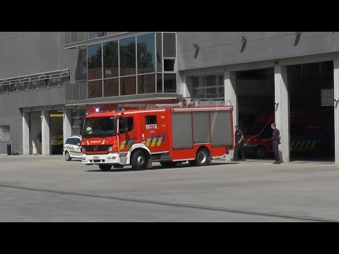 Autopomp 11 Brandweer Gent naar interventie (persoon vast in lift)