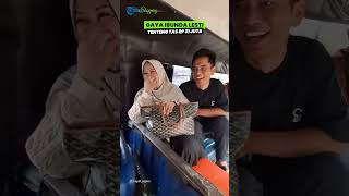 Kerap Dipuji Sederhana, Gaya Ibunda Lesti Kejora Naik Angkot Sambil Tenteng Tas Rp 31 Juta Disorot