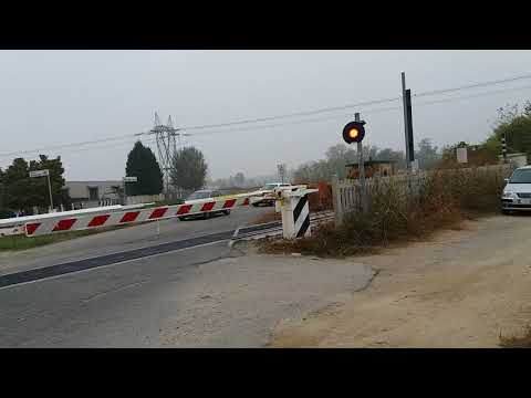 Passaggio a livello di Strada Castellaro a Mede (PV)