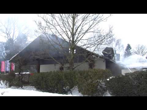 Halle brennt in Mondsee ab