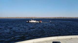 Поплавок крепящийся ко дну при помощи якоря