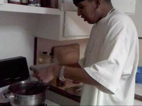 COOKING WITH TRAGIK-BEAT THE MEAT-Making Spaghetti Sauce pt 1of2