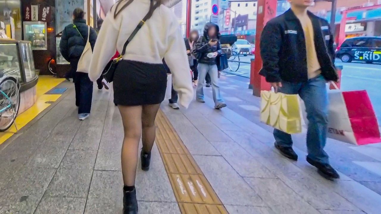 【偶然遭遇録No.176】黒の曲線揺れるライン