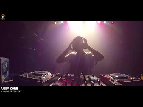 ANGY KORE // 8 JAHRE AFFENKÄFIG