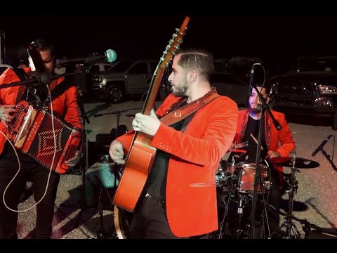 Grupo Los Muchachos - Corazon de Oropel Popurri (LIVE)