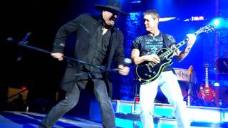So called life -Montgomery Gentry  Sears centre 2-3-12