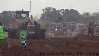 preview picture of video 'Plum Crazy @ Waaia Tractor Pull #1'