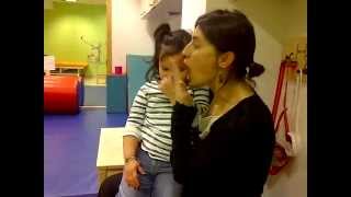 Rehabilitación infantil. Sesión de logopedia