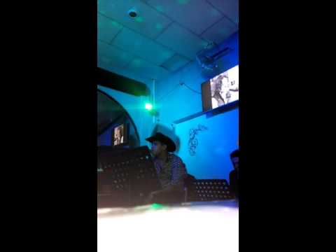 Jessait Jr en Bello's Bar