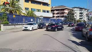 carabinieri-perquisiscono-stanze-di-reclusione-penitenziario-graziano