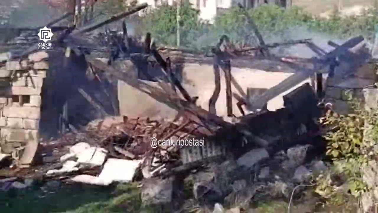 Çankırı’da alevler köy evini küle çevirdi!