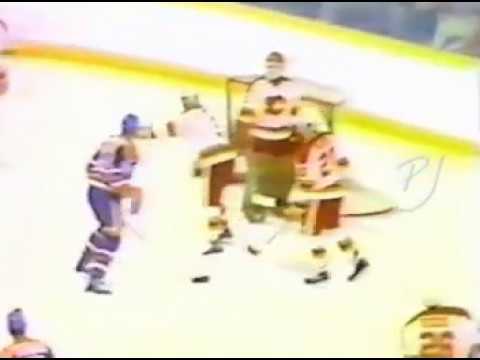 Marty McSorley vs Neil Sheehy 1985/10/28