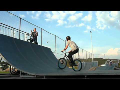 Downside tailwhip v radiusu