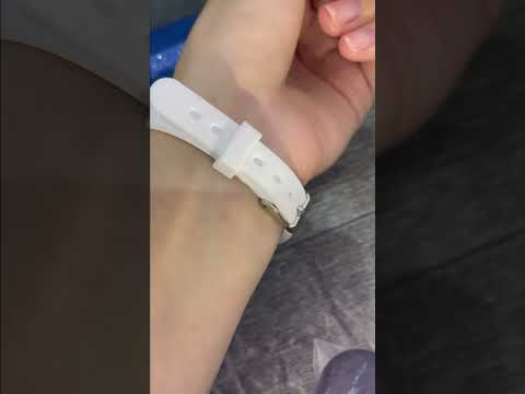 Подарунок дівчині хлопцеві сталевий браслет "Знак Риби" білий каучуковий ремінець з лазерним гравіюванням у коробочці - фото 1 - id-p1940230060